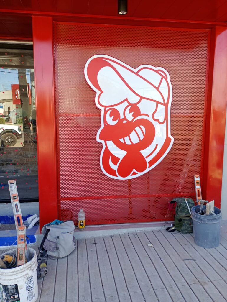 Detalle de fabricación letrero esquina roja azul con bordes finalizados
